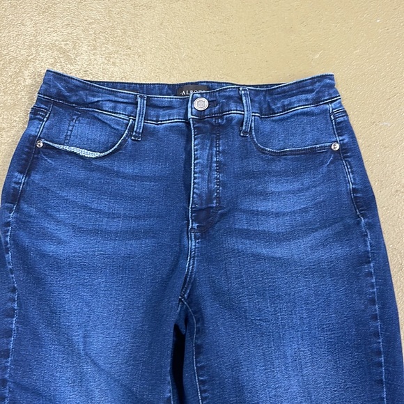 Talbots Curvy Dark Wash Denim Jegging Size 6 - Picture 2 of 10